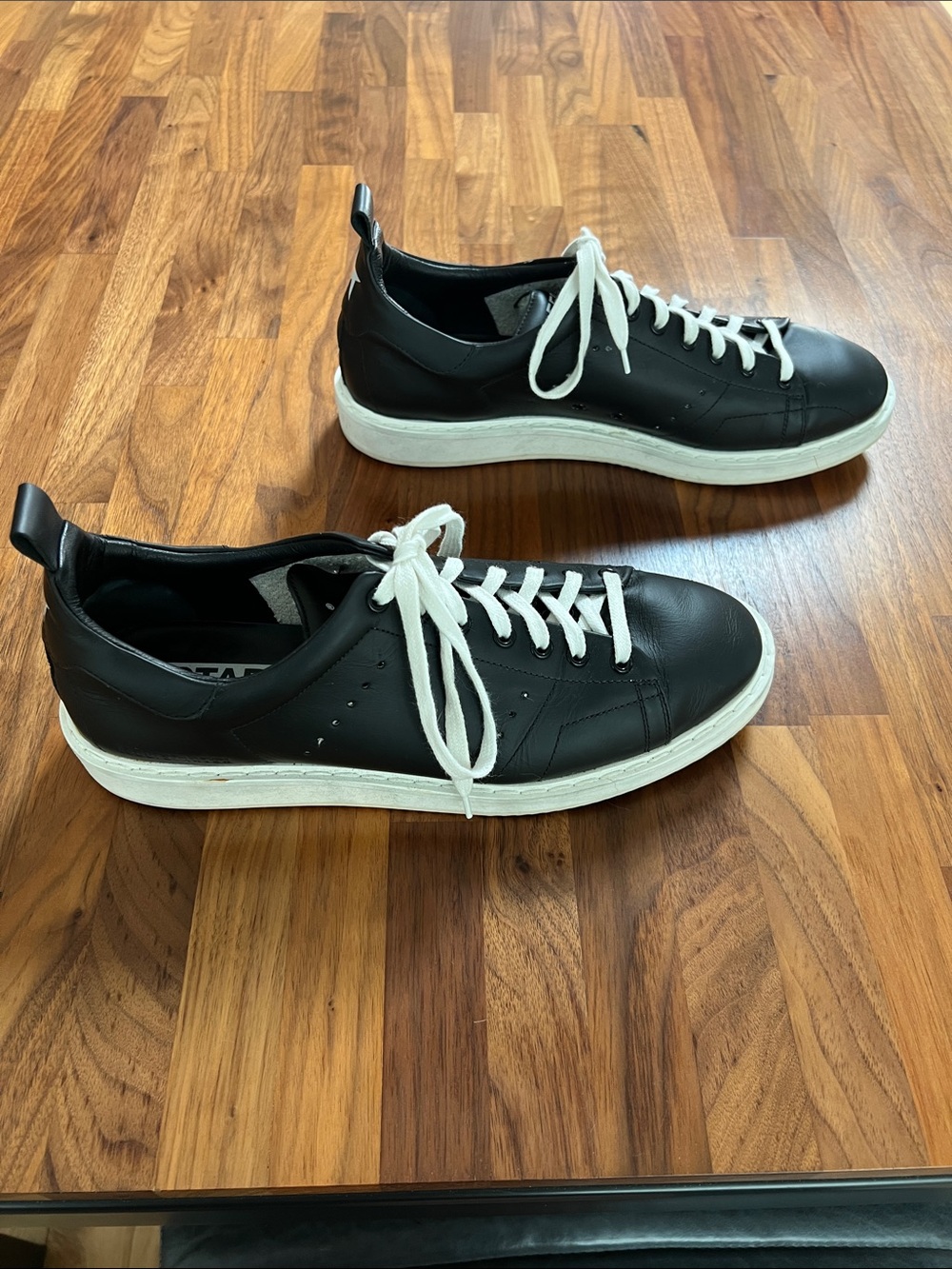 Golden Goose Black Leather Low-Top Sneakers with White Laces - Picture 3 of 7
